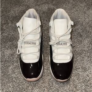 Women’s Air Jordan 11 Neapolitan Size 10